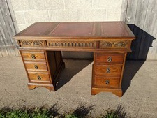Old Charm Furniture Pedestal