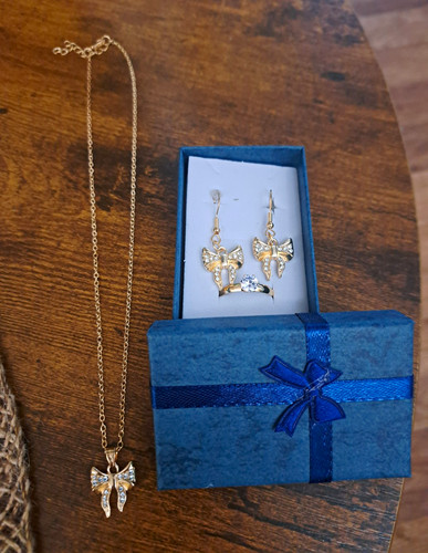 Gold tone clear crystal - tone,