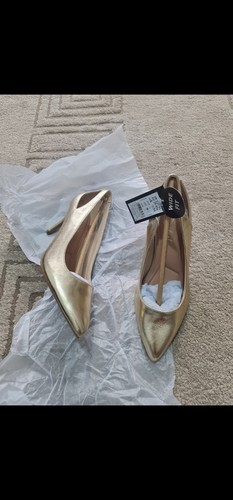 Wide fit gold - fit, cut