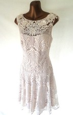 Marchesa Notte Cream lace fit