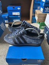 adidas London. Blue/Black