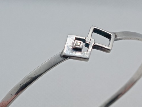 Modern design fully hallmarked - fully,