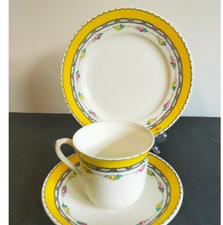 Shelley Yellow Teacup Trio in Vincent Shape vgc