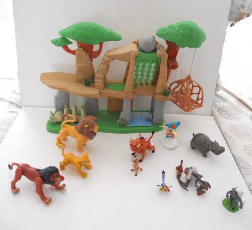 Lion king defend the pride - lion,