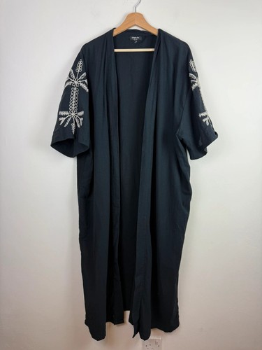 Simply black embroidered - be,