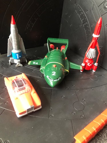 Thunderbirds and 3 toys - thunderbirds,