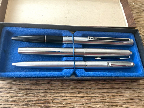 Sheaffer metal pen set - set, in