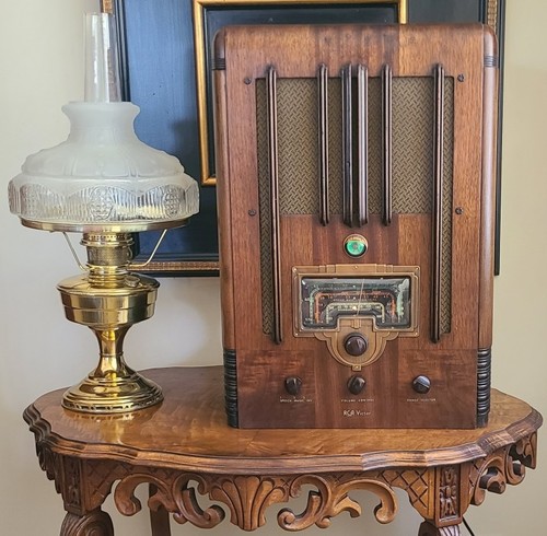 Antique 1937 rca 7t1 radio - antique,