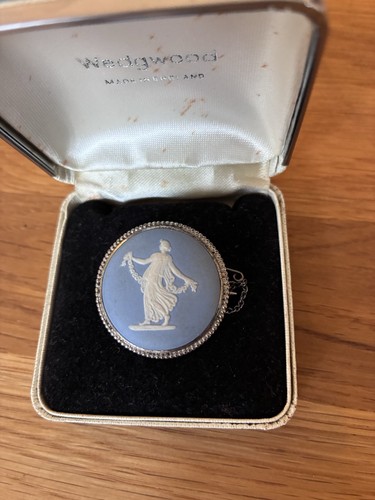 Wedgwood brooch vintage - wedgwood, blue