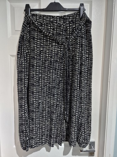 Whistles black and white - black,