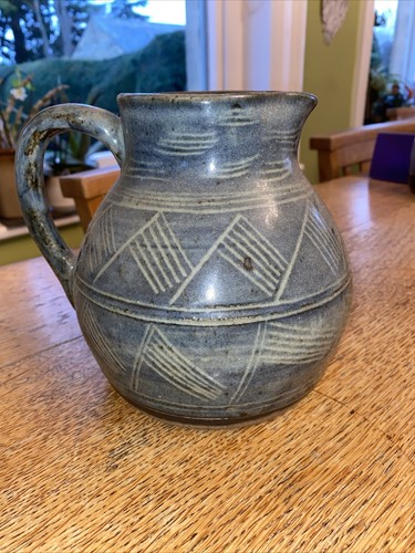 Studio pottery jug lovely - pottery,