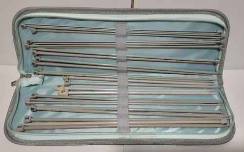 Knitting needles and rose