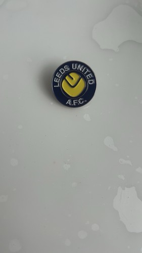 Leeds united afc smilie pin - afc,
