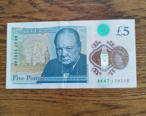 Pound note 47139246 - 5,