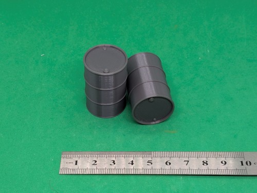 Two scale oil - 1:24, barrel