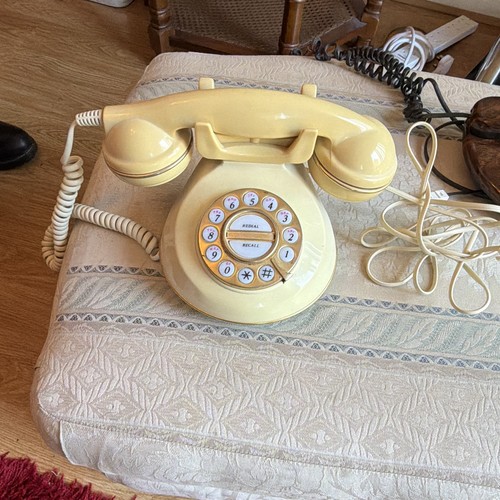 Retro cream rotary style - cream,