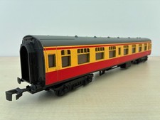O gauge LIMA  BR Mk 1 composite coach. blood & custard. 2or3 rail. (7 of 9).