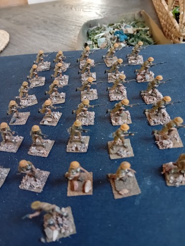 Airfix 8th army figures bolt - army,