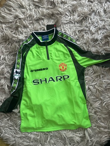 Manchester united goal keeper - manchester,