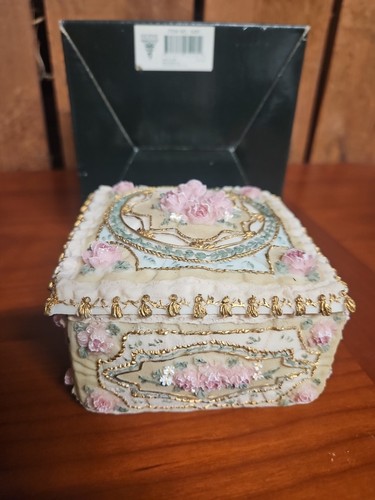 Dezine trinket box hand - dezine,