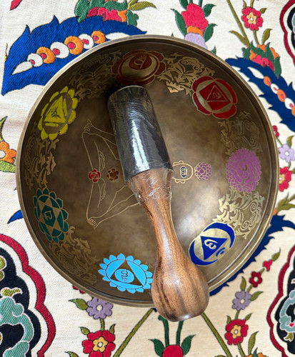 Engraved tibetan singing bowl - singing,