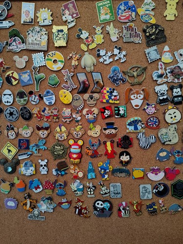 Disney trading pins - pins,