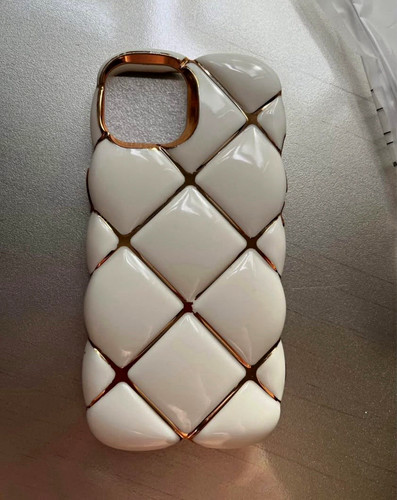 White quilted glossy back - quilted,