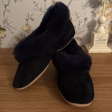 Drapers of Glastonbury Janette Navy Blue Sheepskin Fur Lined / Trim Slippers. 3