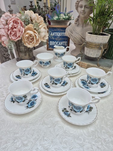 Vintage mayfair blue - blue, roses