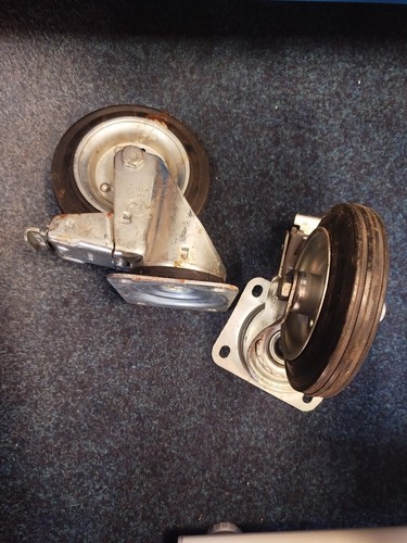 Swivel roller wheel with - swivel,