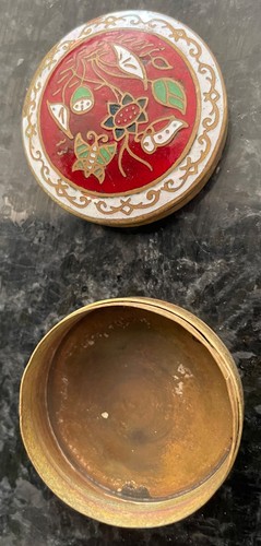 Cloisonné enamel pill/