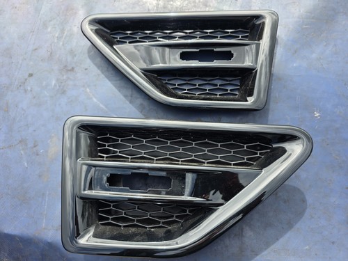 Black side wing air intake