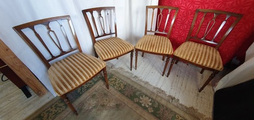 Four reproduction cushioned - four,