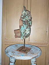 ANTIQUE INDIAN WOODEN HORSE STATUE ON A STAND - 38cm TALL