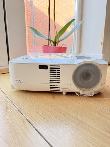 Nec vt580 2000 ansi - ansi, lumens