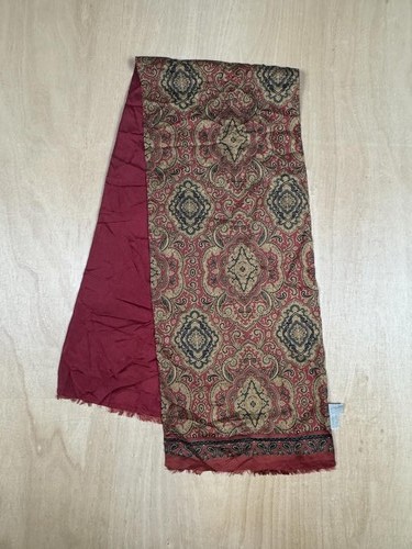 Red gold paisley ascot - &,