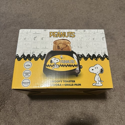 Peanuts snoopy two slice - peanuts, two-slice