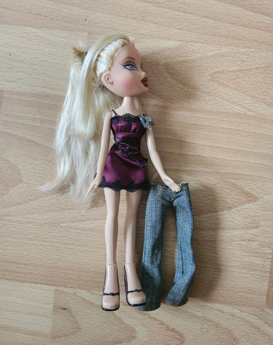 Bratz step out - out, doll