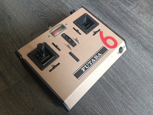 Futaba 72mhz controller - m6,