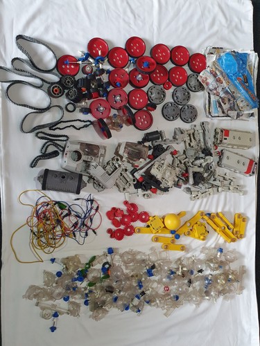 Vintage robotix and capsela - vintage,