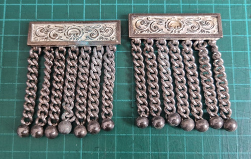Chrome metal tassles - x,