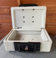 Sentry 1100 Fire Proof Safe. 15x11x6 Inches With Key.