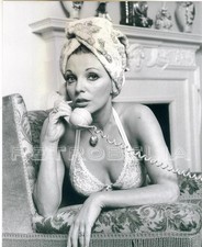 Joan Collins 10 x 8 Photograph