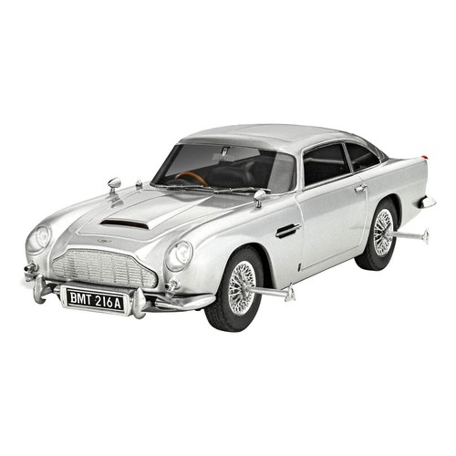 James bond revell - james,