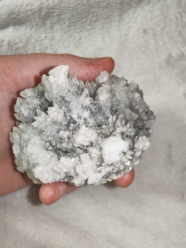 Sparkling white zeolite - sparkling, style
