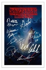 STRANGER THINGS CAST AUTOGRAPH
