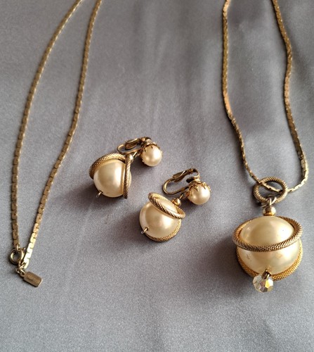 Vtg jordan marsh - marsh, goldtone
