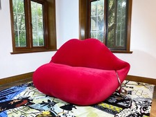 Red Lips Sofa Fully