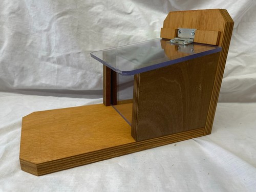 Squirrel feeder with - squirrel,