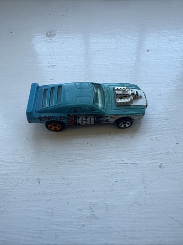 2010 hot wheels riveted - hot,